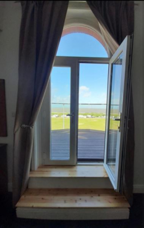 Comfortable family home with amazing Seaviews